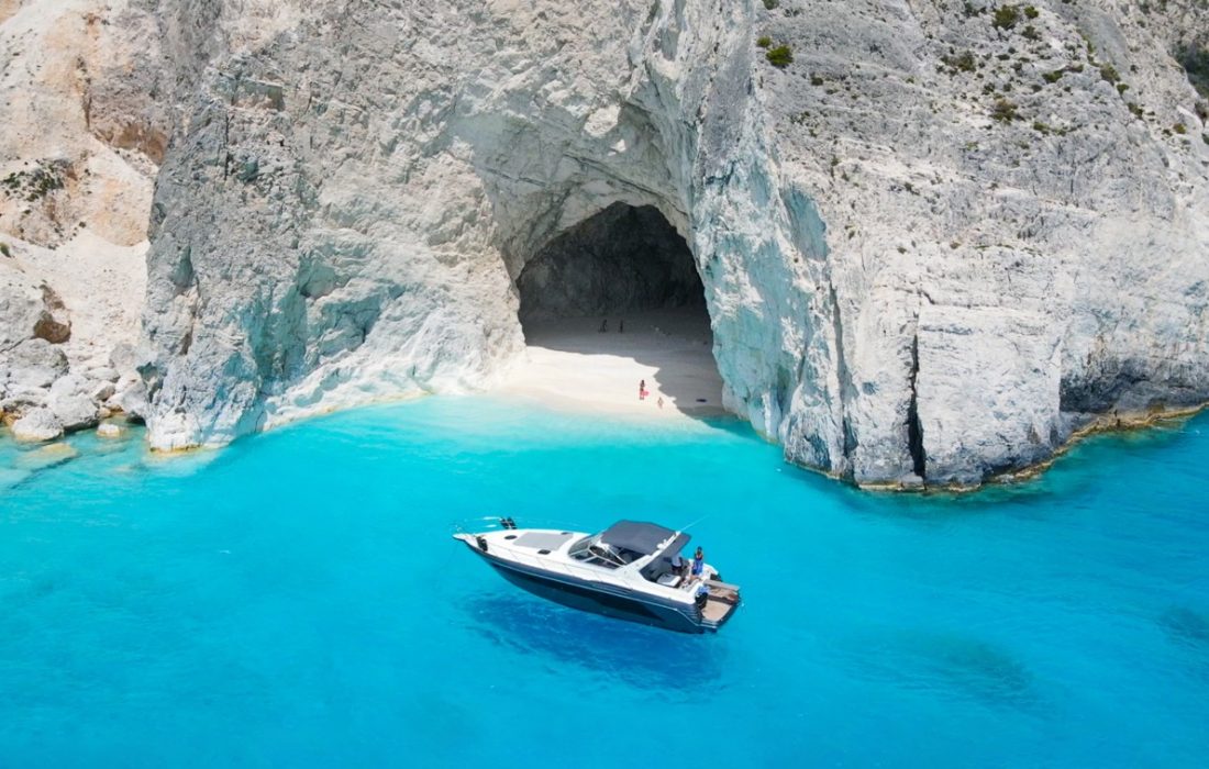 cranchi-smeraldo37-yacht-new-luxury-family-cruises-private-exclusive